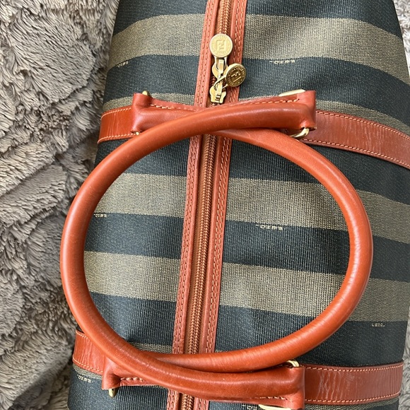FENDI PEQUON DUFFLE BAG 40cm in excellent condition - Picture 7 of 17